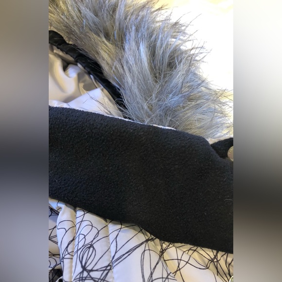 Calvin Klein Quilted Zip Button Faux Fur Adjustable Hood with zip pockets Medium - Picture 8 of 14